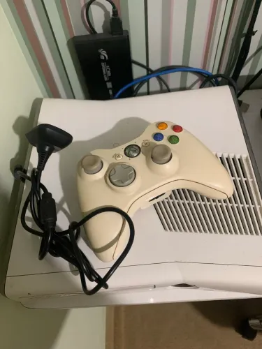 console xbox 360 slim branco 4gb original travado