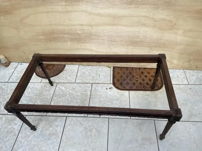 Mesa De Centro Estilo Luis XVI Em Jacarandá