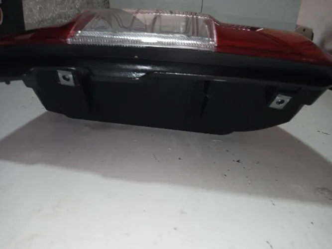 Lanterna Traseira Montana 10/13 Ré Cristal LD (Novo)