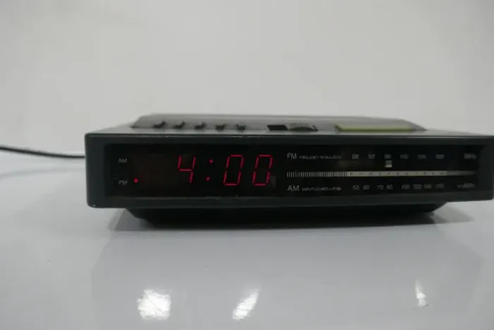 radio relogio antigo toshiba.