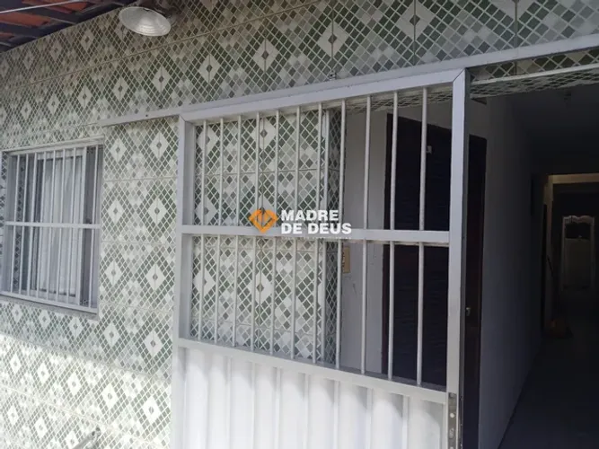 Prédio com kitinetes e casa disponível á venda no Centro
