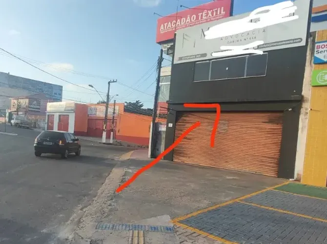 Prédio comercial na Av principal no retorno do Vinhais