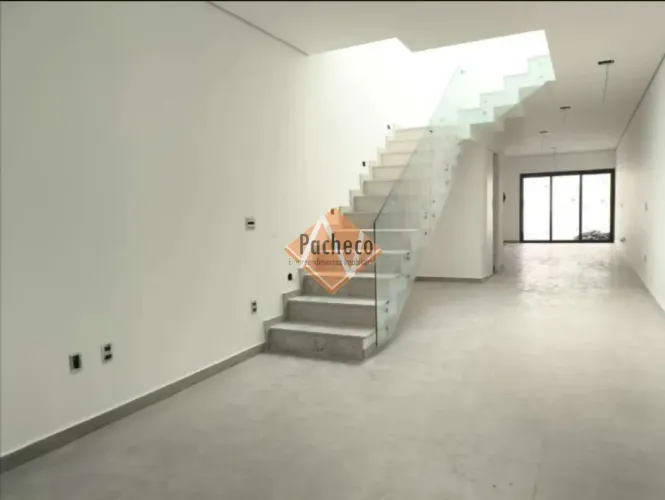 Sobrado Novo na Vila Granada, 3 suítes, 3 vagas, churrasqueira, 165m², R$1.100.000,00