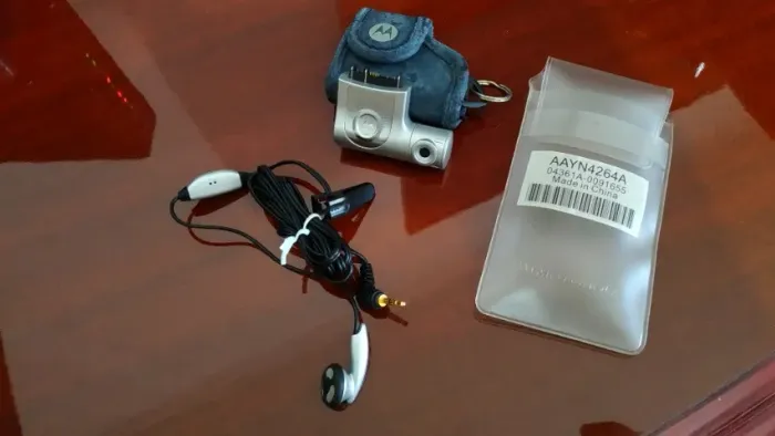 Kit Motorola Raro - Fone Ouvido 2,5mm MO-AAYN4264 + Câmera Móvel SYN0547C Novos