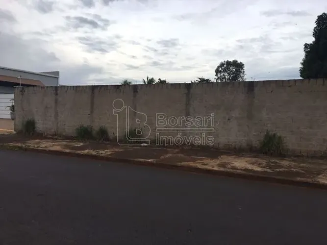 Venda de Terreno / Padrão na cidade de Araraquara