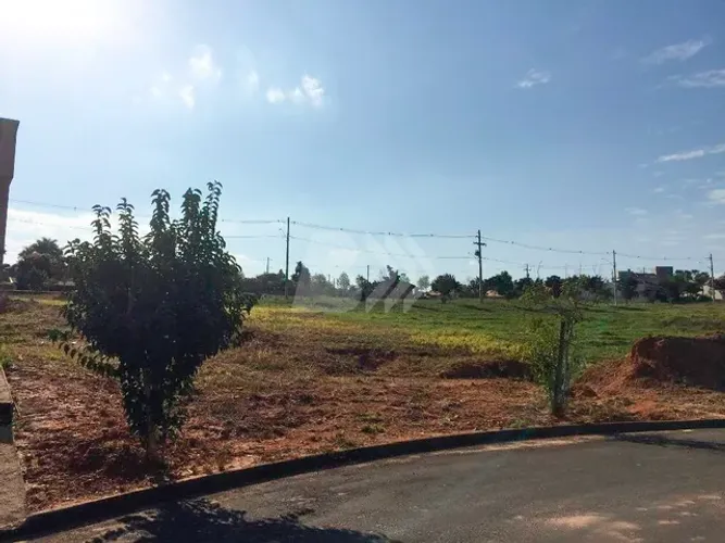 Terreno em condomínio à venda no bairro Parque das Águas em São Pedro
