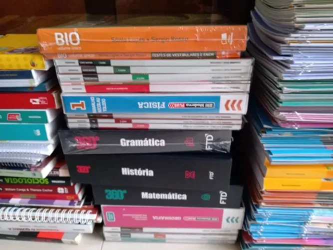 Livros didáticos em geral Vendo por um bom valor a combinar, de acordo com o estado e a ma