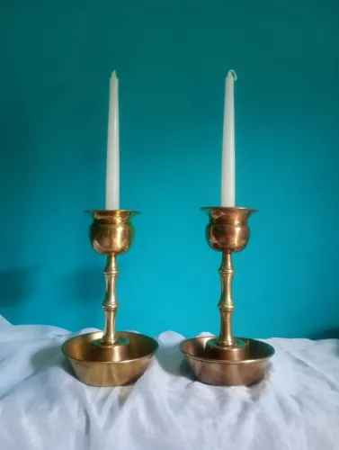 Antigo e Imponente Par de Castiçal/ Porta Vela em metal