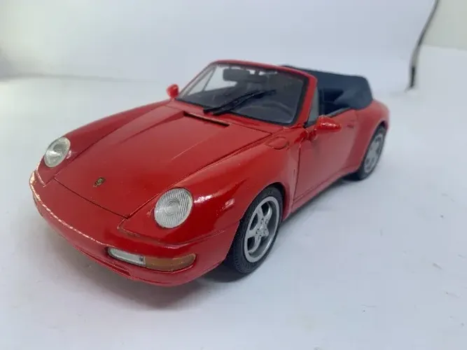 Miniatura Maisto 1/18 1994 Porsche 911 Carrera Cabriolet
