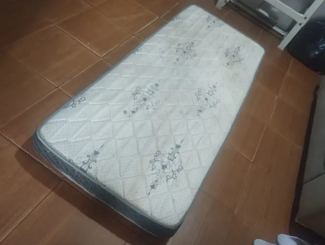 Colchão Solteiro Espuma Alta D33 Semi Novo (ENTREGA GRÁTIS)