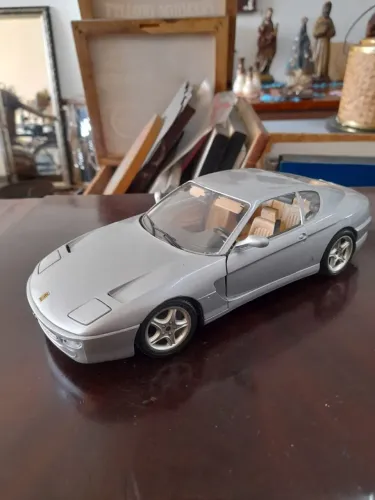 Miniatura de carro 1:18 Ferrari 456GT 1992 Burago