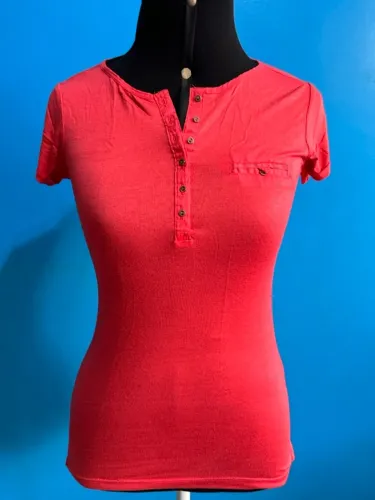Blusa Básica Botões Tamanho PP Decote V Cor Laranja Viscose Lisa Feminina Renner