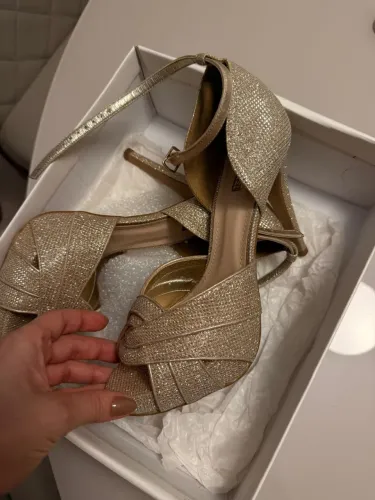 Sandália de salto elegante