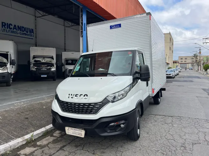 Iveco Daily 35-150 2022 com 68mil km