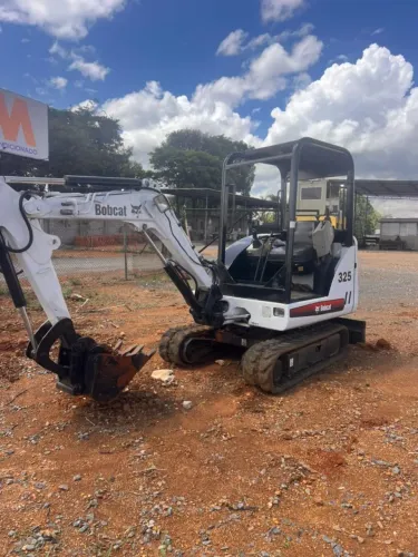 Mini Escavadeira Bobcat 325