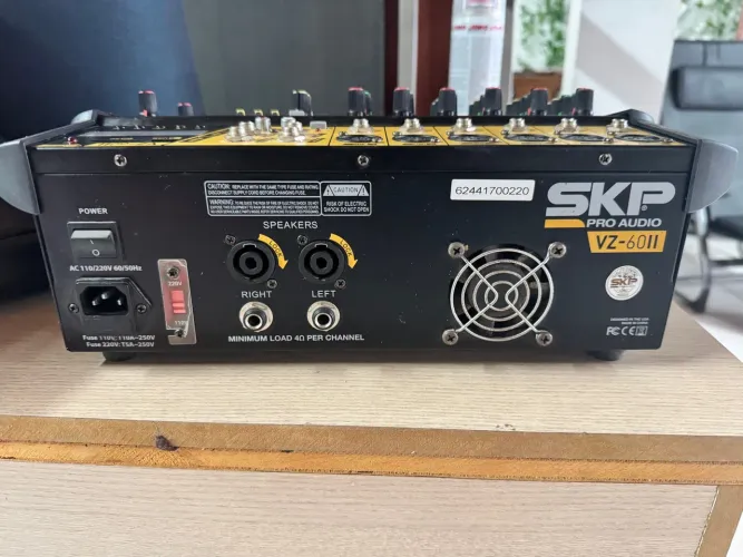 Mesa de Som SKP VZ-6011 Pro Audio