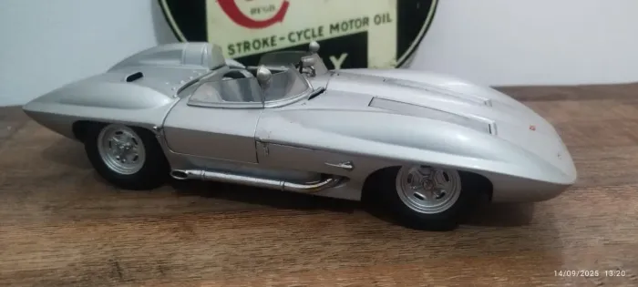 Miniatura Chevrolet Corvette Stingray 1959,escala 1.18 