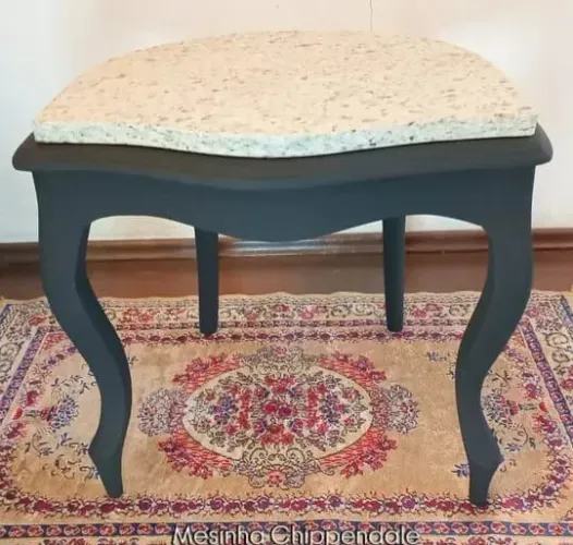 Mesinha Chippendale com Tampa de Mármore