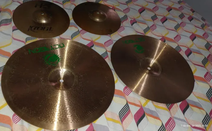 Pratos de bateria