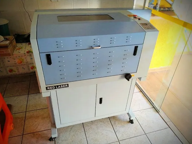 Máquina de Corte e gravação a Laser RED LASER - 60x40
