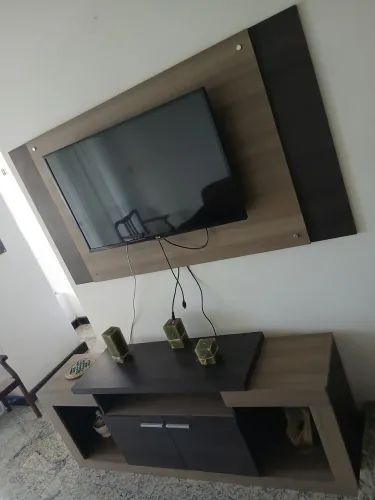 TV LG 43 polegadas, juntos com suporte e rack 