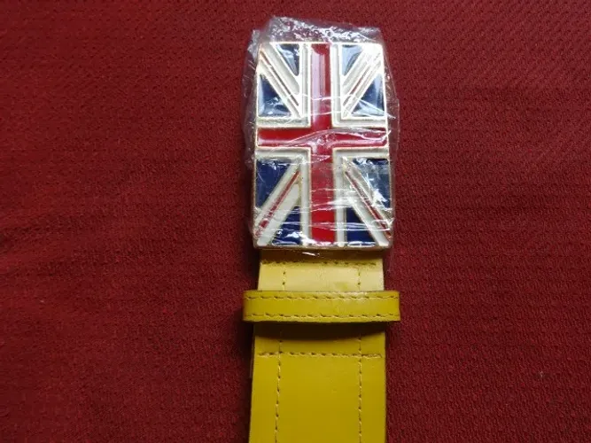 Cinto com fivela Britanica Novo Amarelo