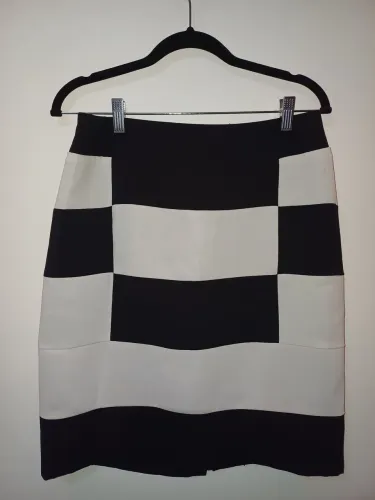 Saia Practory semi-nova xadrez preto e branco estilosa
