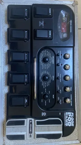 Pedaleira Line 6 Floor Pod Plus Para Guitarra COM CASE!!!