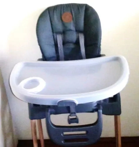Cadeira de refeição para bebês marca Maxi Cosi modelo Minla