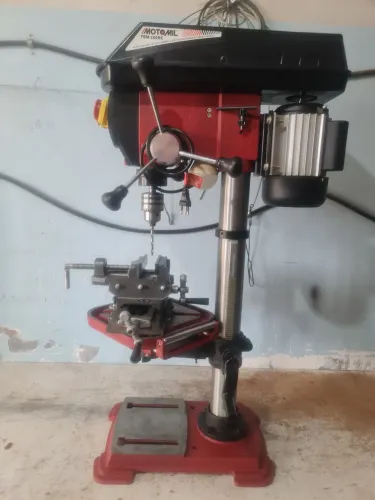 Furadeira de bancada Motomil FBM-160RE eletrônica  digital 