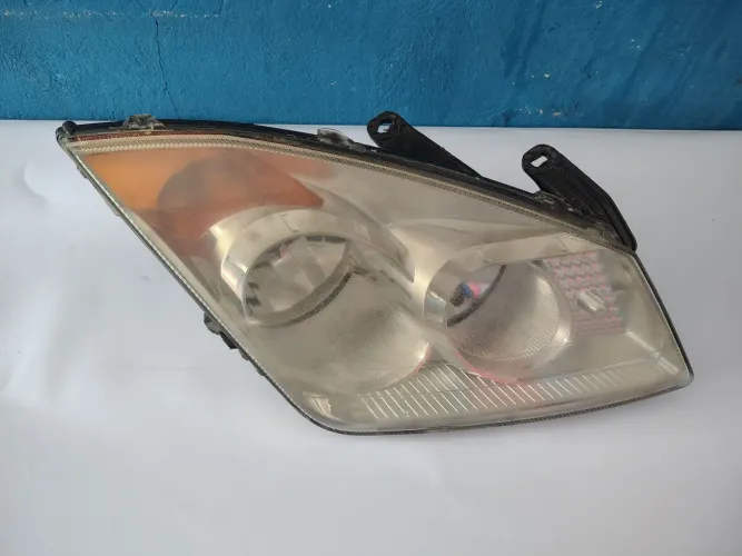 Farol Fiesta lado direito ano 2008 A 2010 original usado 