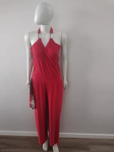 Macacão Vermelho com Detalhes em metal Marca Bless