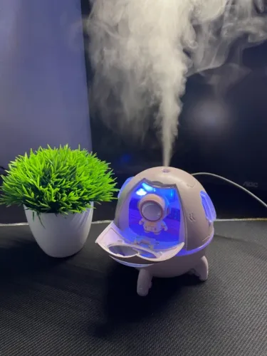 Umidificador De Ar Astronauta 220ml Difusor De Óleo Ultrassônico Elétrico Luz LED Colorida