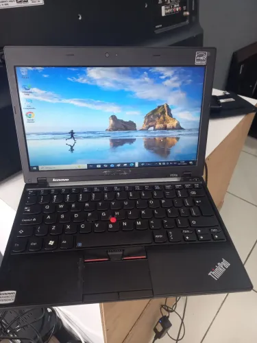 Netbook thinkpad 3 memória ssd  funciona 