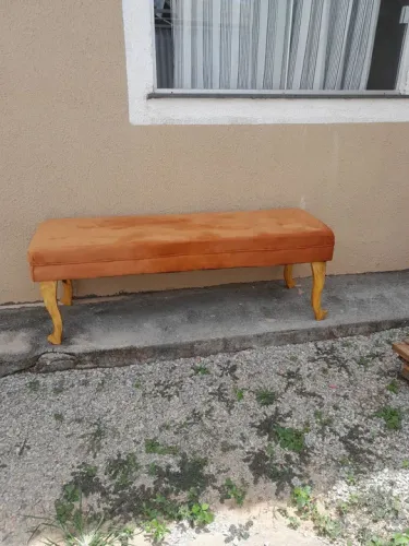 Banco de veludo cor laranja por apenas 399