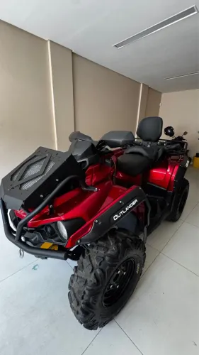 Quadriciclo can am 570