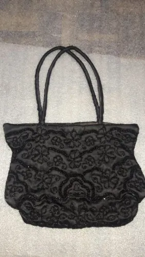 Bolsa vintage com bordados em missangas