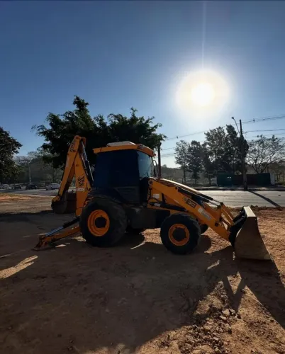 Retroescavadeira JCB  3C Ano 2011