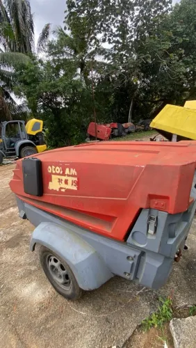 COMPRESSOR PORTÁTIL A DIESEL ATLAS COPCO XAS 77  ANO 2008