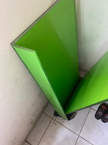 Balcão de vidro em L