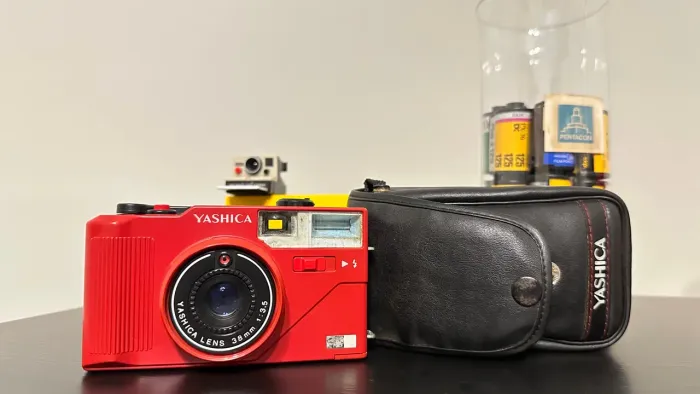 Câmera Yashica MF-3 Super vermelha - Clássica e colecionável!