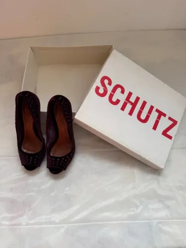 Sapato Schutz ORIGINAL Roxo com Detalhes em pedraria