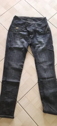 Calça nova nunca foi usada