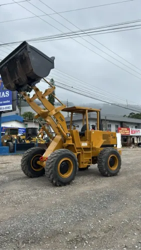 PÁ CARREGADEIRA CATERPILLAR 930T