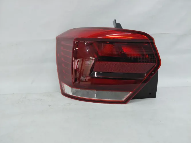 Lanterna traseira Polo 2017/2022 esquerda