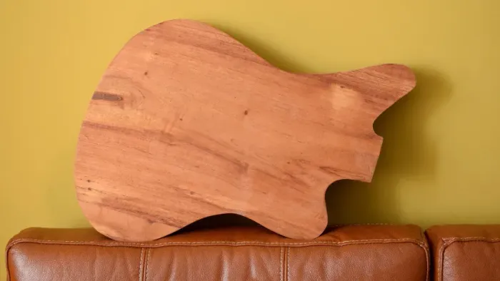 Corpo pré cortado para guitarra Jaguar ou Mustang Cedro (C207)