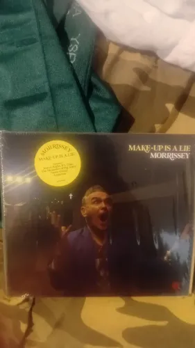 Morrissey-Make-up is a lie