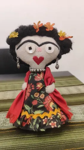 Boneca Frida Kahlo 