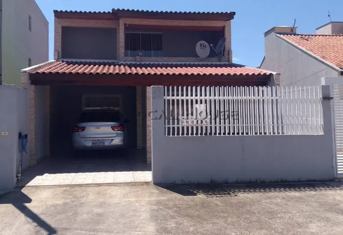 Sobrado à venda em Curitiba, Roseira de São Sebastião, com 3 quartos, 100m²