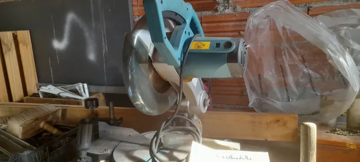 Serra de bancada bosch 220v